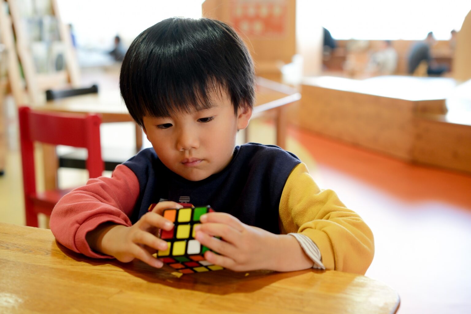 5歳児の発達の特徴と接し方を徹底解説【中間反抗期を乗り越えよう】 - 知育ぽっけ